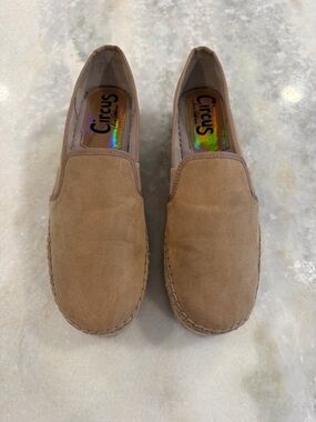 Circus by Sam Edelman Women’s Suede-Look Light Brown Slip-On Loafers